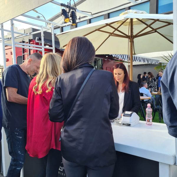 טורניר הפוקר השנתי למען ילדי וראייטי ALL-IN עמדת רישום