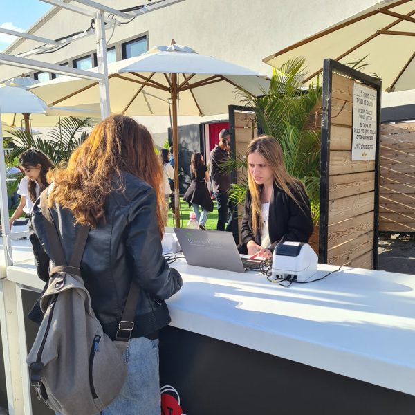 טורניר הפוקר השנתי למען ילדי וראייטי ALL-IN עמדת רישום