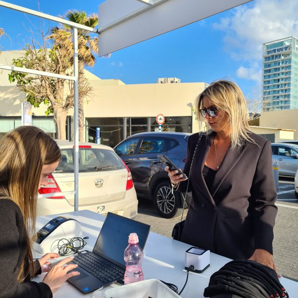 טורניר הפוקר השנתי למען ילדי וראייטי ALL-IN עמדת רישום