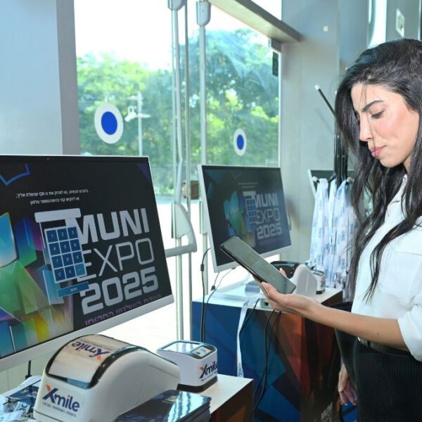 עמדות רישום מתקדמות להפקת תגים בכנס​